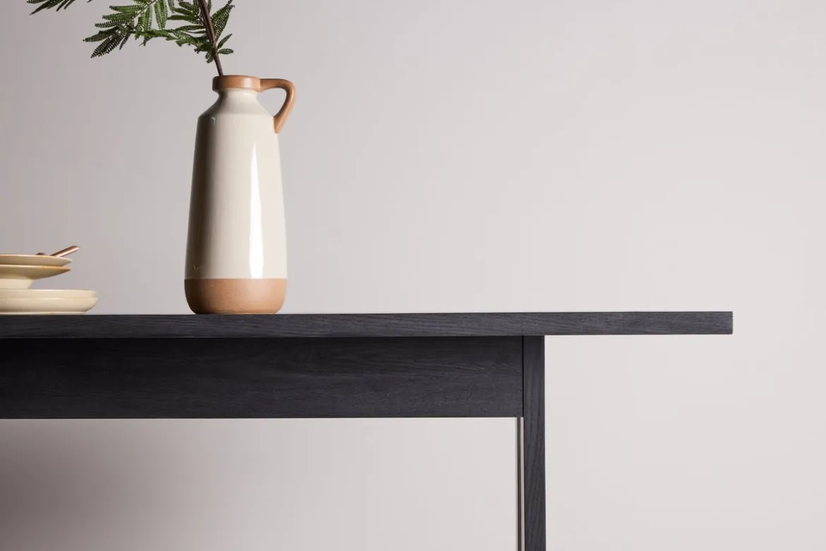 Esstisch Tully - ein rechteckiger Esstisch in elegantem Schwarz