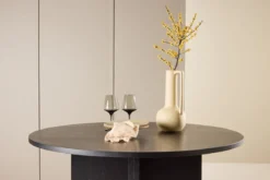 Esstisch Zephyr - die perfekte Balance zwischen Funktionalität und Stil