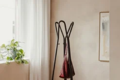 Garderobe Charles – Minimalistischer Dielenständer aus Stahl