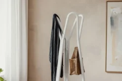 Garderobe Charles – Minimalistischer Dielenständer aus Stahl