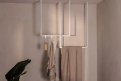 Garderobe/Handtuchhalter Tensi – Minimalistisches Design zur Deckenmontage