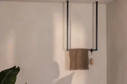 Garderobe/Handtuchhalter Tensi – Minimalistisches Design zur Deckenmontage