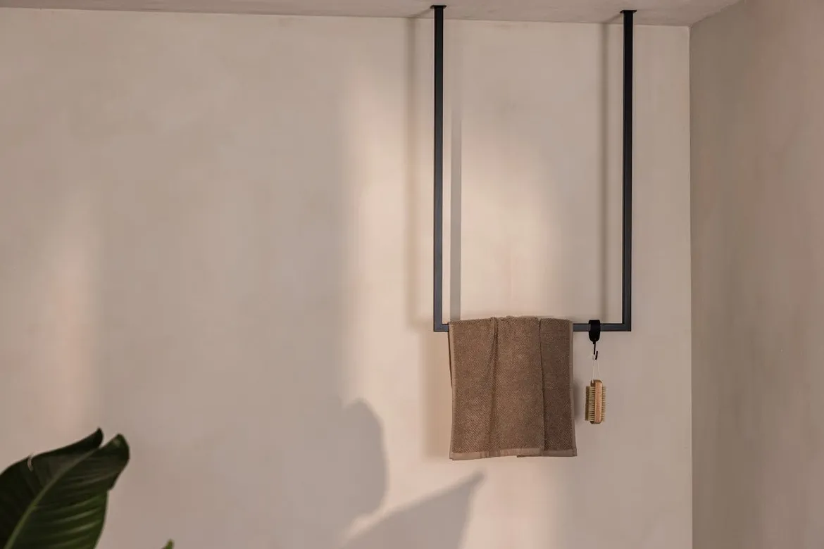 Garderobe/Handtuchhalter Tensi – Minimalistisches Design zur Deckenmontage