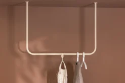 Garderobe/Kleiderstange Enio – Abgerundetes Design mit Deckenmontage