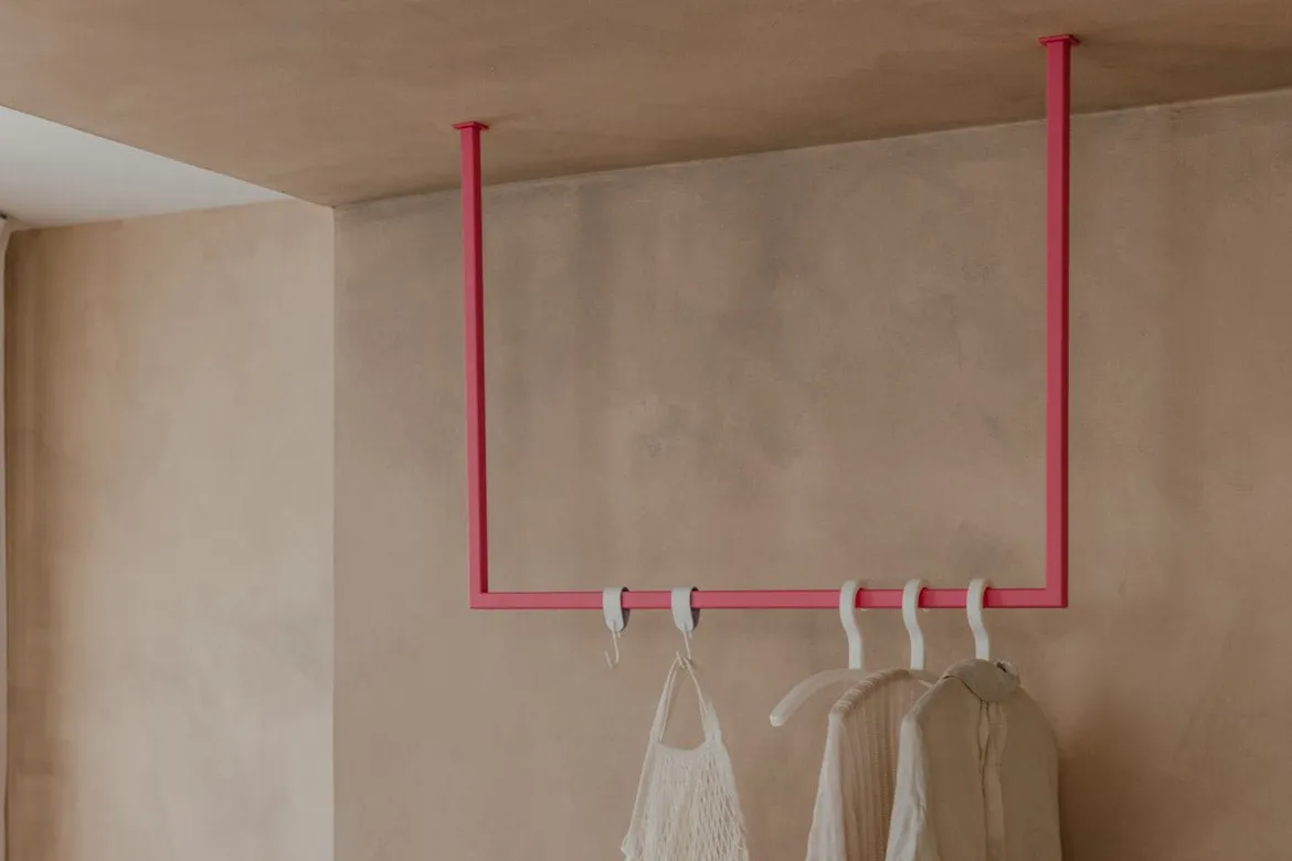 Garderobe/Kleiderstange Rubi – Hängendes Design aus Stahl