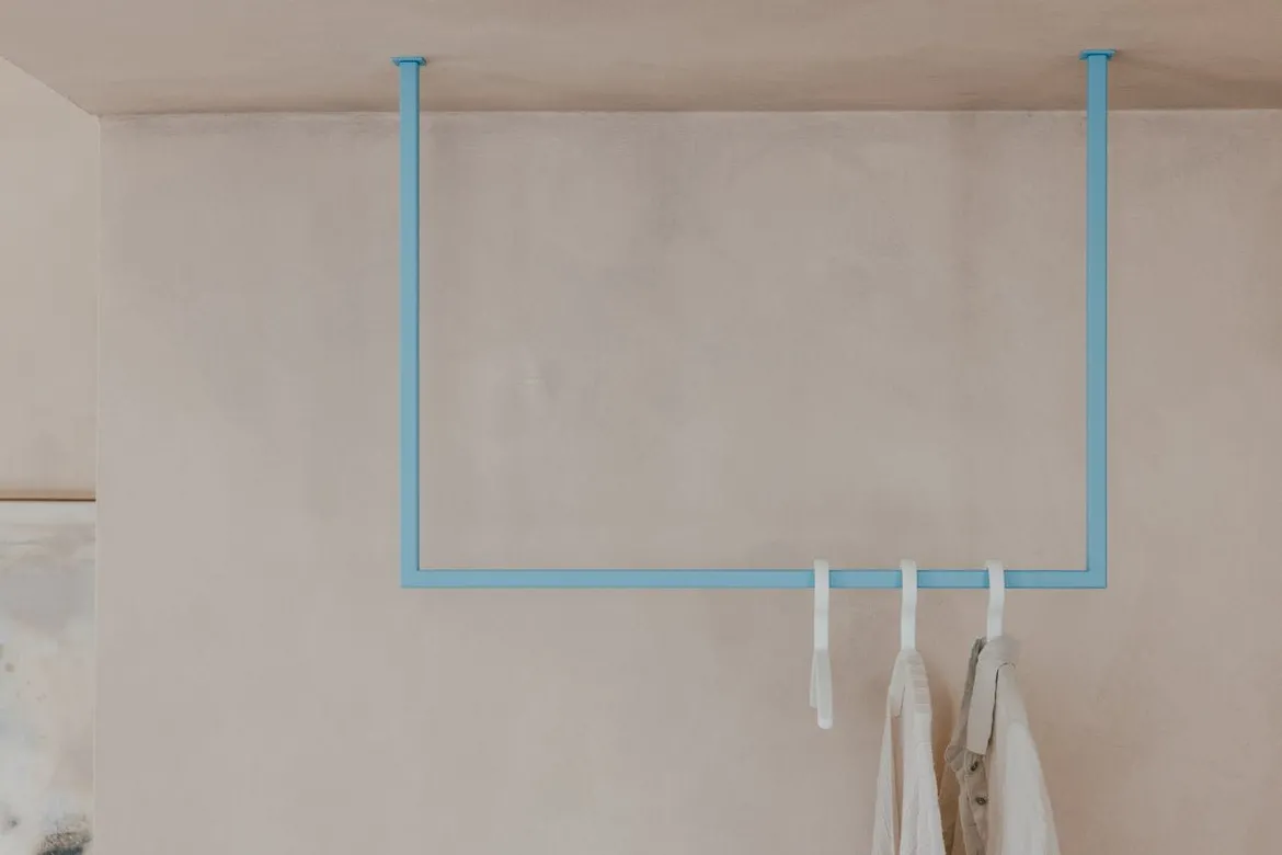 Garderobe/Kleiderstange Rubi – Hängendes Design aus Stahl