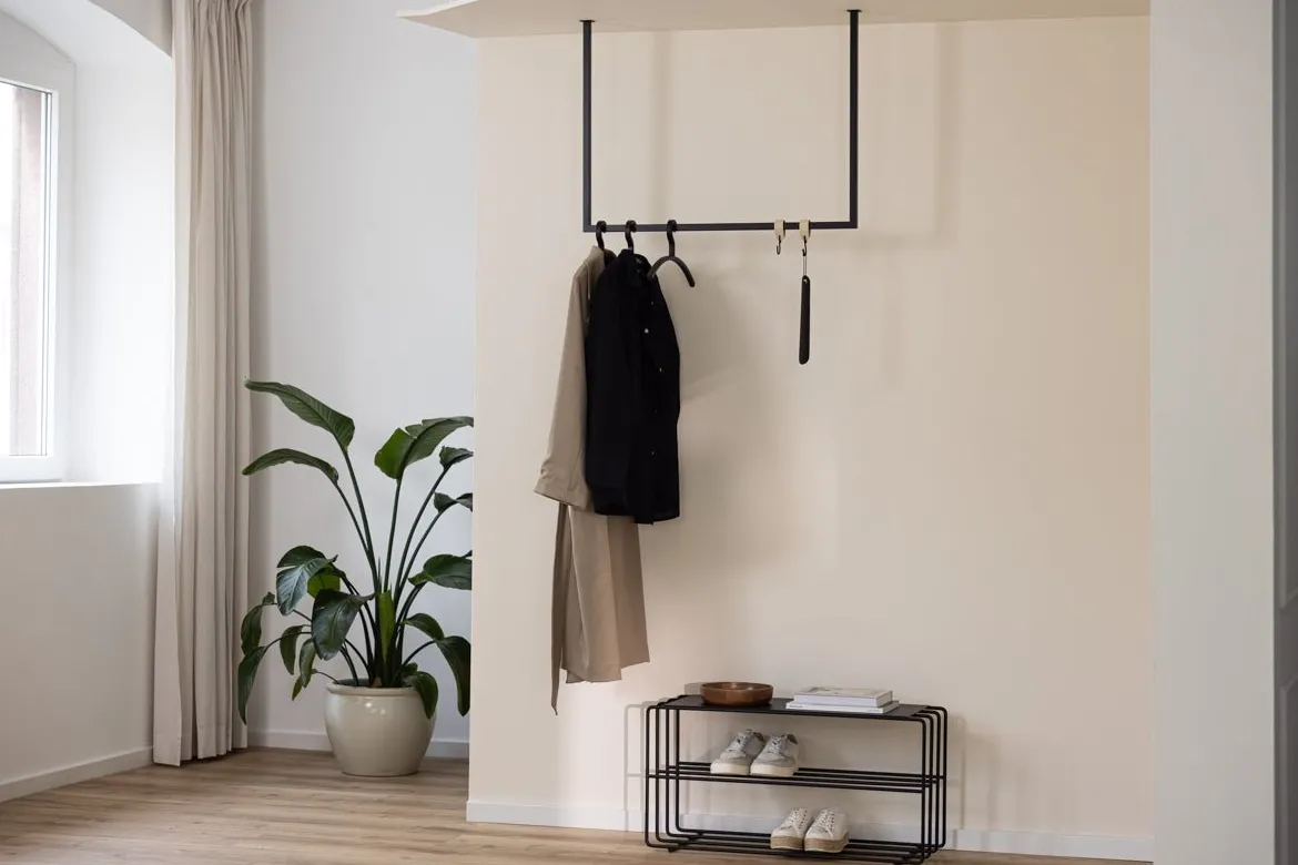 Garderobe/Kleiderstange Rubi – Hängendes Design aus Stahl