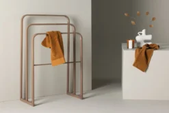 Garderobe Malven – Dreistufiges Design im Mocca-Holzlook