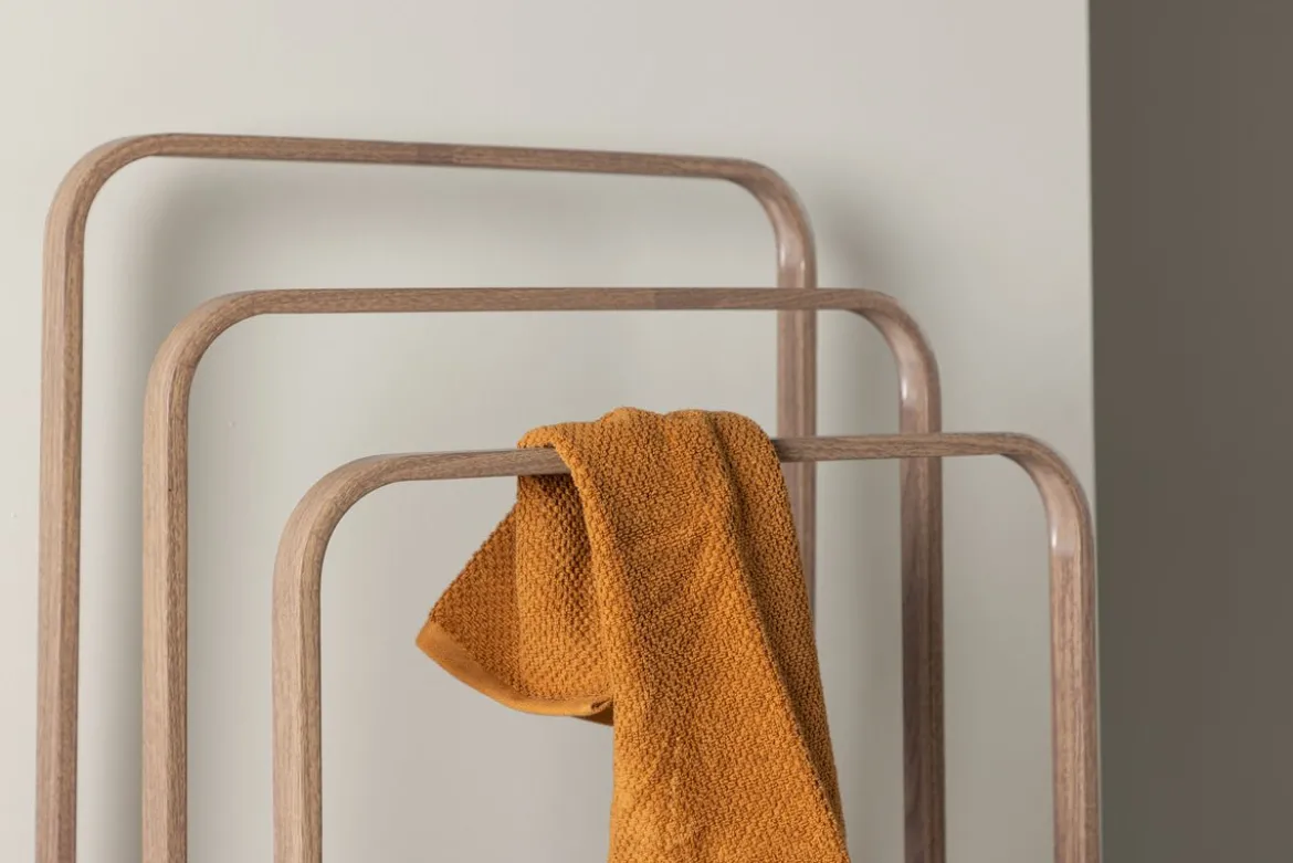 Garderobe Malven – Dreistufiges Design im Mocca-Holzlook