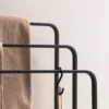 Garderobe Neyor – Dreistufiges Design in Schwarz