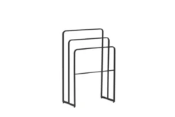 Garderobe Neyor – Dreistufiges Design in Schwarz