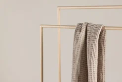 Garderobe Selaro – Metallständer im Whitewash-Look