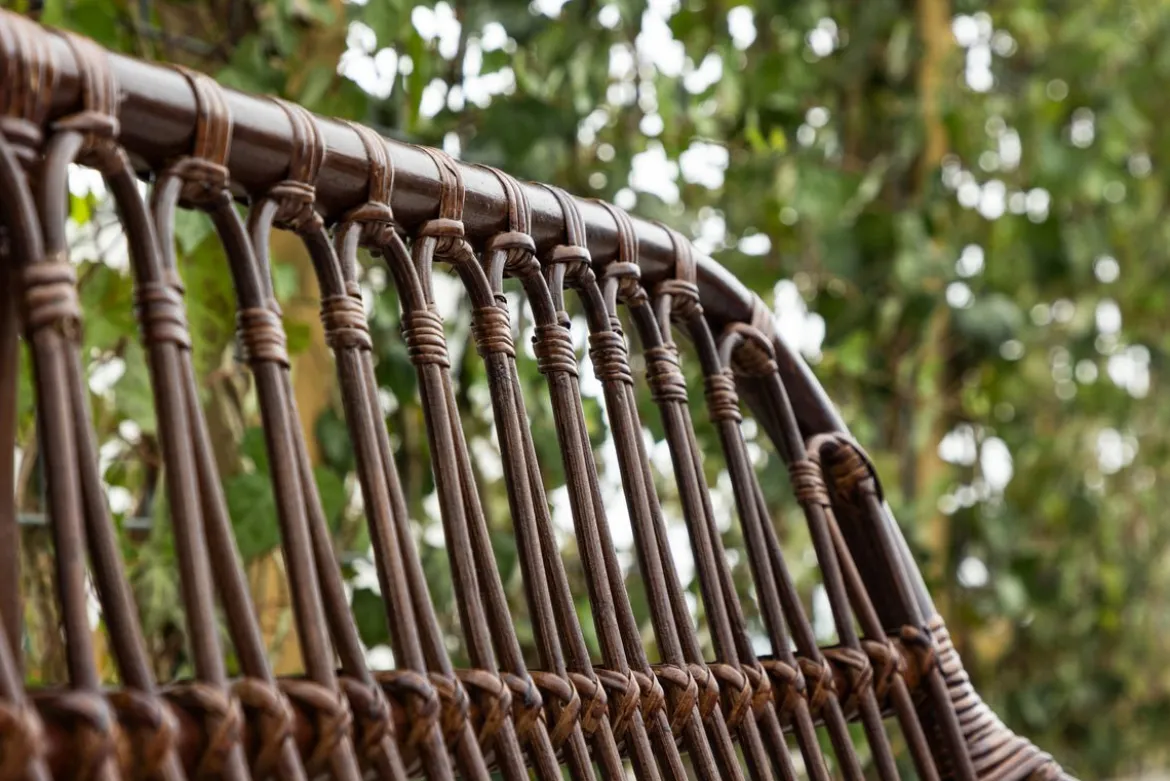 Gartenbank Tobias - Aus Rattan in der Farbe Dunkelwalnuss