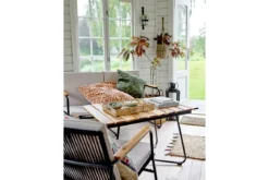 Garten-Couchtisch Beri – Akazienholz mit Metallgestell