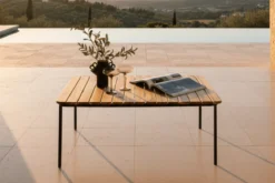 Garten Couchtisch Berit - Mit Tischplatte aus Akazie in Natur-Optik