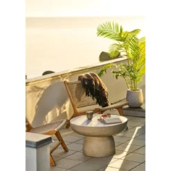 Garten Couchtisch Stonea – in skulpturaler Form aus Faserlehm in Grau