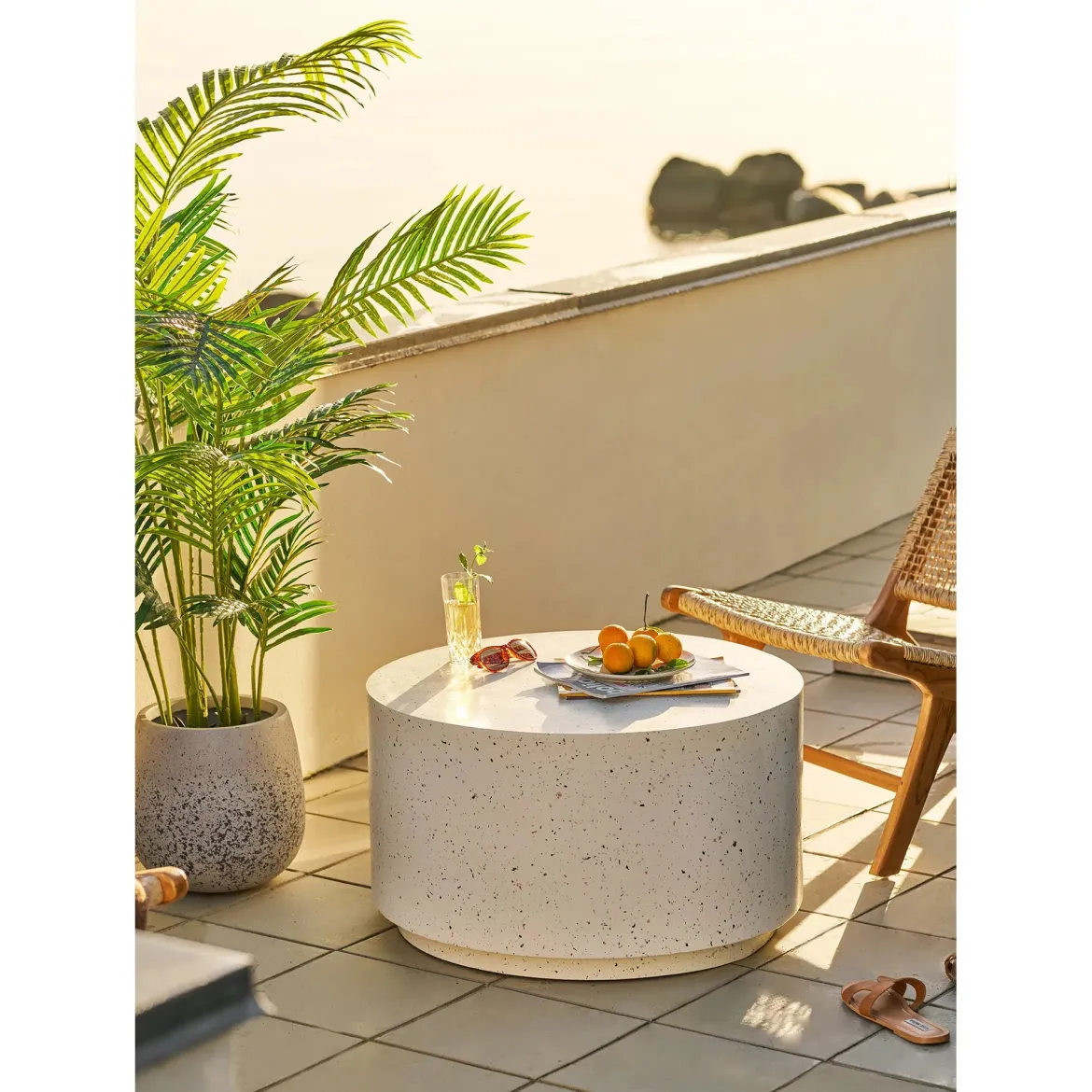 Garten Couchtisch Terava – in Terrazzo-Optik aus Faserlehm in Off-White