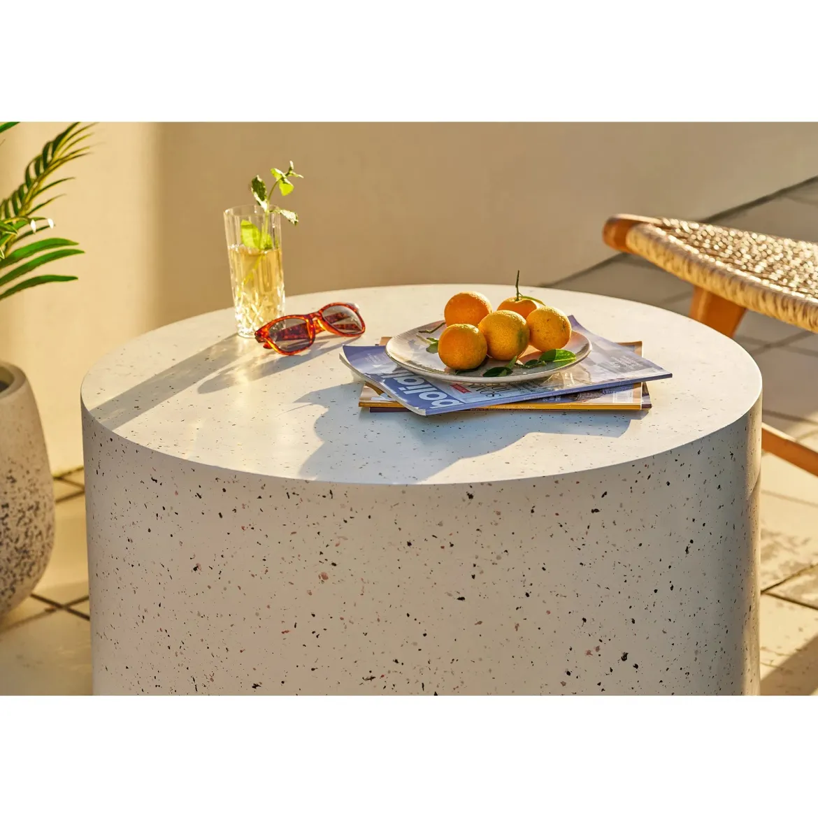 Garten Couchtisch Terava – in Terrazzo-Optik aus Faserlehm in Off-White