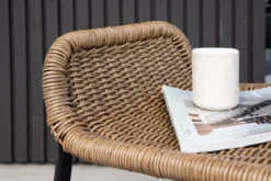 Garten- Loungesessel Asia - mit schwarzem Gestell und hellen Kissen