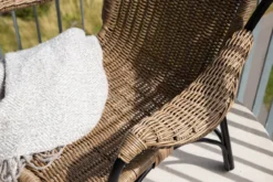 Garten- Loungesessel Asia - mit schwarzem Gestell und hellen Kissen