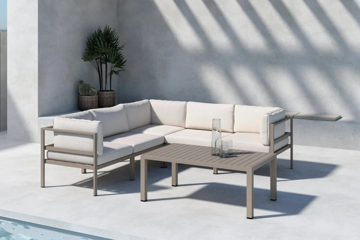 Garten Loungeset Elvira – Ecksofa mit Couchtisch und beigen Kissen