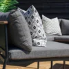 Garten Loungeset Luana – in Weiß & Schwarz mit Teak-Tisch & Polstern