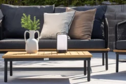Garten Loungeset Malina – mit Holzdetails, geflochtenem Seil & grauen Kissen