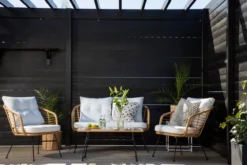 Garten Loungeset Raina – 4-teiliges Set mit Glasplatte & Kissen