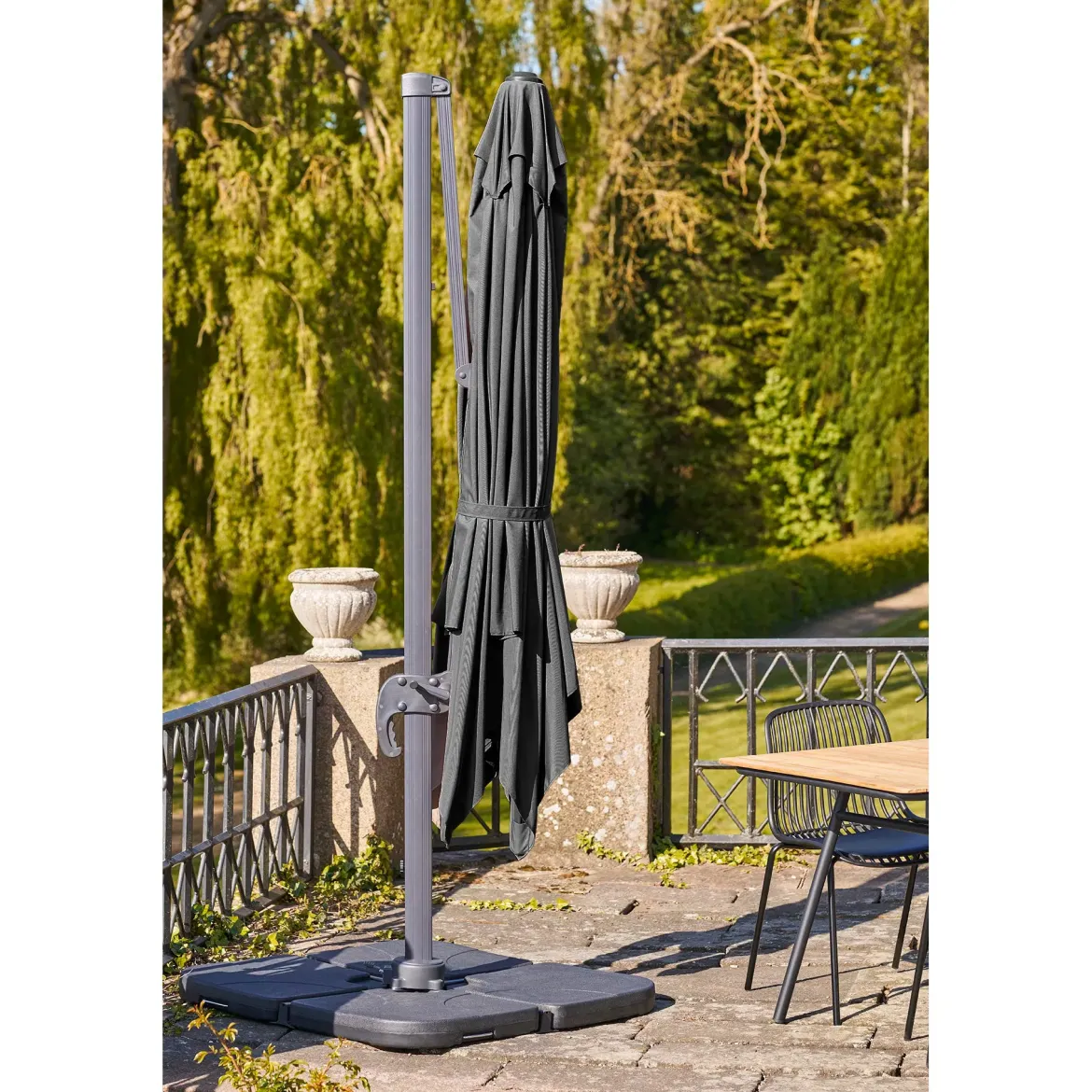 Garten Sonnenschirm Solvien – in schwarzer quadratischer Form