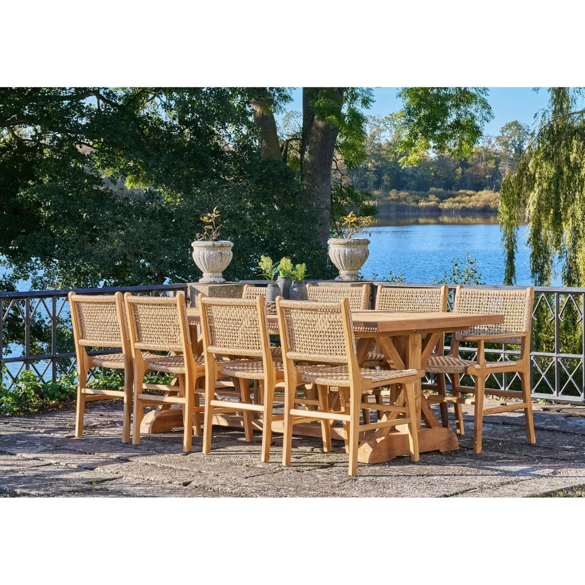 Gartenstuhl Capri mit Armlehne aus Teakholz