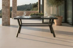 Gartentisch Amaré - Matte Glasplatte auf Aluminiumgestell