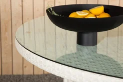Gartentisch Eluno - das moderne Design schafft eine gemütliche Atmosphäre