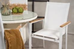 Gartentisch Eluno - das moderne Design schafft eine gemütliche Atmosphäre