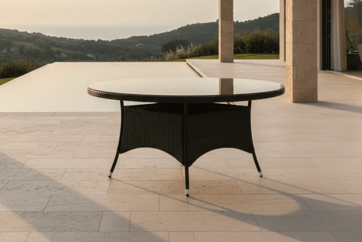 Gartentisch Eluno - das moderne Design schafft eine gemütliche Atmosphäre