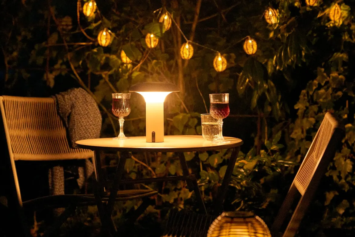 Garten-Tischlampe „Norvara“ – wetterfest für Balkon & Outdoor-Bereich