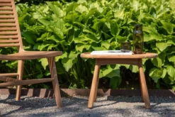 Gartentisch Maji - ein Beistelltisch in ovaler Form aus Teakholz