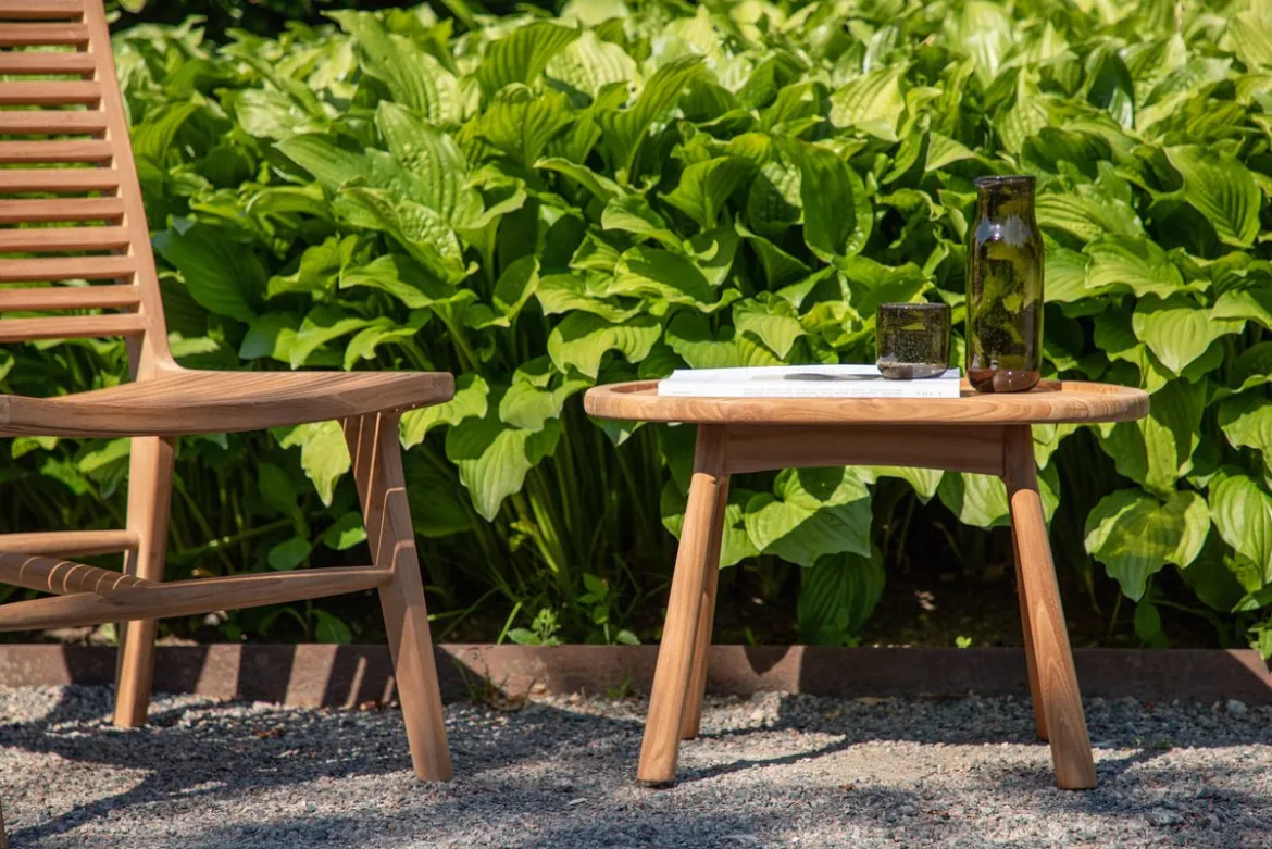 Gartentisch Maji - ein Beistelltisch in ovaler Form aus Teakholz
