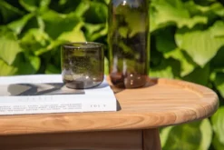 Gartentisch Maji - ein Beistelltisch in ovaler Form aus Teakholz
