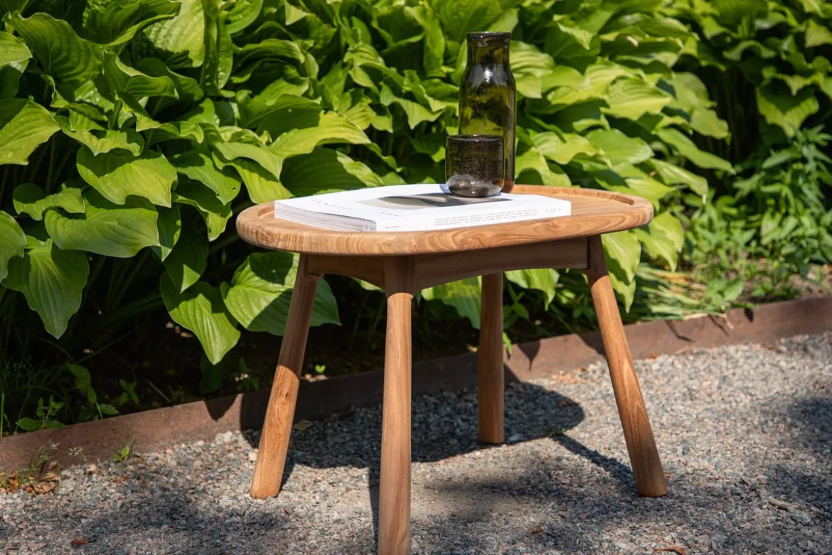 Gartentisch Maji - ein Beistelltisch in ovaler Form aus Teakholz