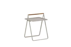 Gartentisch Moyo - ein Beistelltisch mit quadratischer Tischplatte und einem Griff aus Teakholz