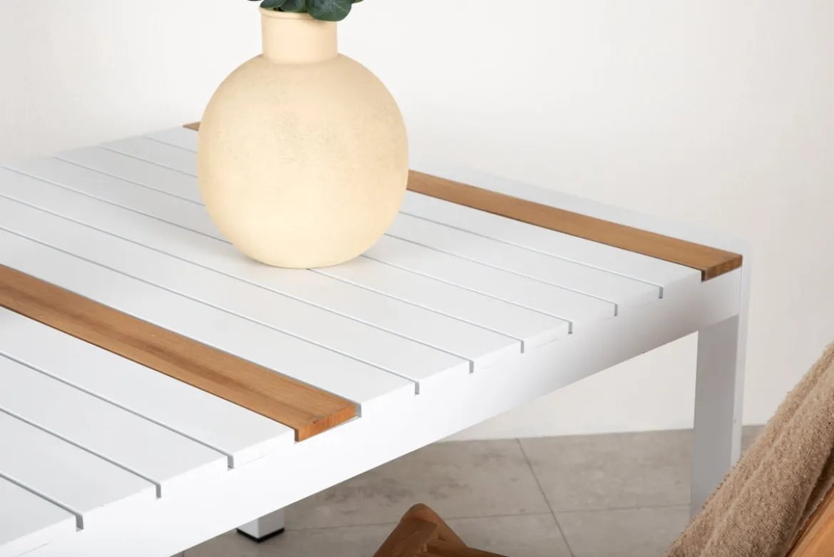 Gartentisch Nuru - Teakholz und Aluminium für Stabilität und Langlebigkeit