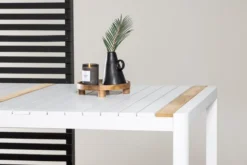 Gartentisch Nuru - Teakholz und Aluminium für Stabilität und Langlebigkeit