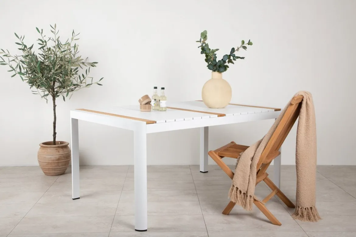 Gartentisch Nuru - Teakholz und Aluminium für Stabilität und Langlebigkeit
