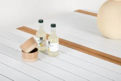 Gartentisch Nuru - Teakholz und Aluminium für Stabilität und Langlebigkeit
