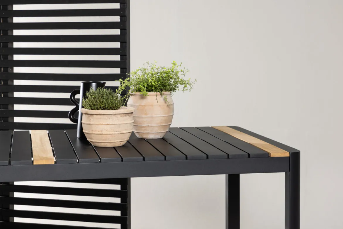 Gartentisch Nuru - Teakholz und Aluminium für Stabilität und Langlebigkeit