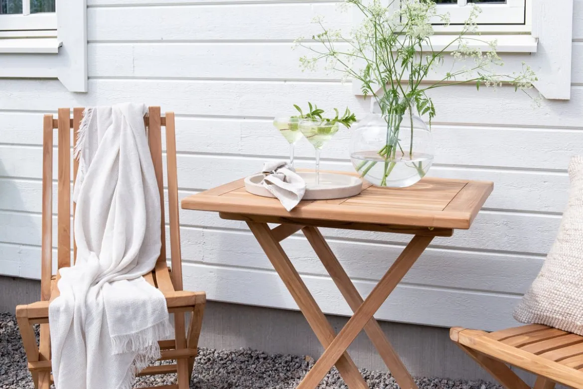 Gartentisch Siana - ein eckiger Esstisch aus Teakholz