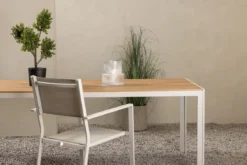 Gartentisch Tareen - eine harmonische Kombination aus Natürlichkeit und Stabilität