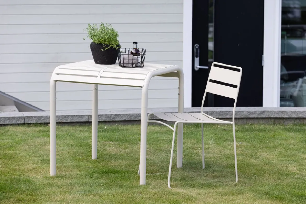 Gartentisch Tehani - leichter, beiger Cafétisch aus Aluminium