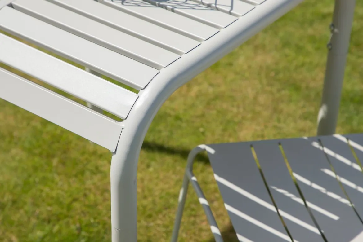 Gartentisch Tehani - leichter, beiger Cafétisch aus Aluminium