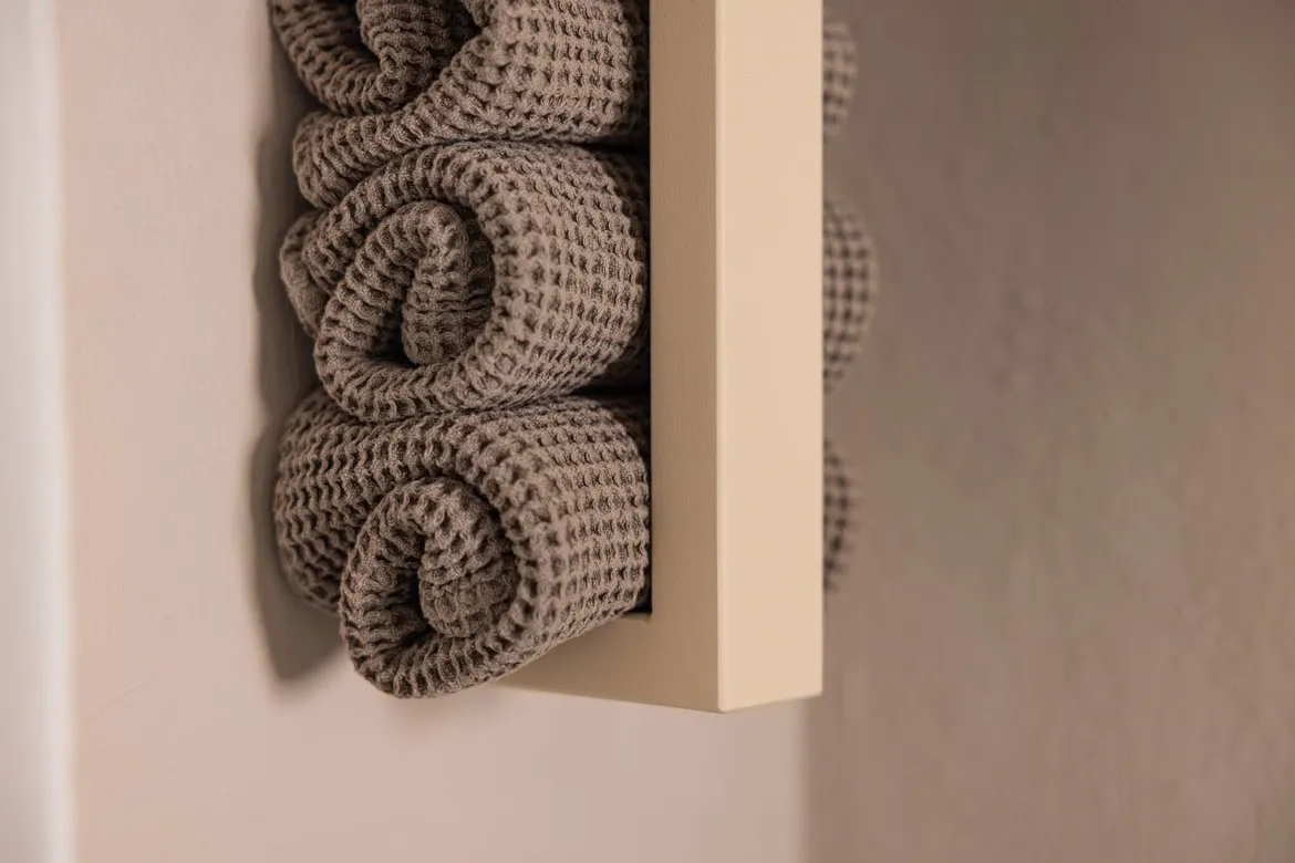Handtuchhalter Nali – minimalistisches Design mit verdeckter Wandmontage